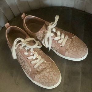 DKNY (Donna Karan) Sneakers! ⭐️